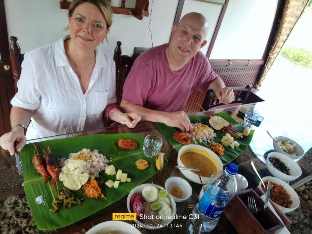 Thara'S Houseboat Hotel Alappuzha Exterior photo